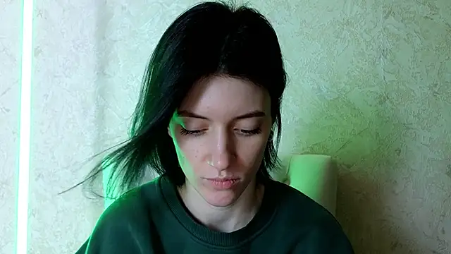 Snapshot of roxy_riot_ chatting on 03.19.25 roxy riot online show from 03.19.25