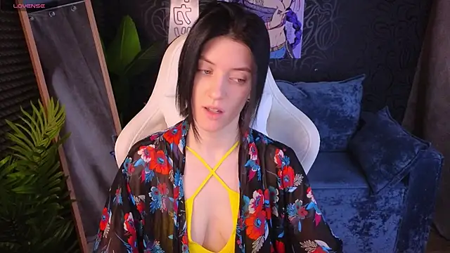 Snapshot of roxy_riot_ chatting on 12.22.25 roxy riot online show from 12.22.25