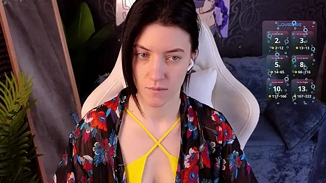 Snapshot of roxy_riot_ chatting on 12.23.25 roxy riot online show from 12.23.25