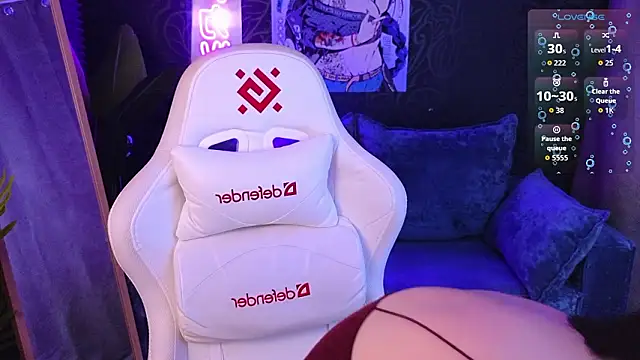 Snapshot of roxy_riot_ chatting on 02.15.26 roxy riot online show from 02.15.26