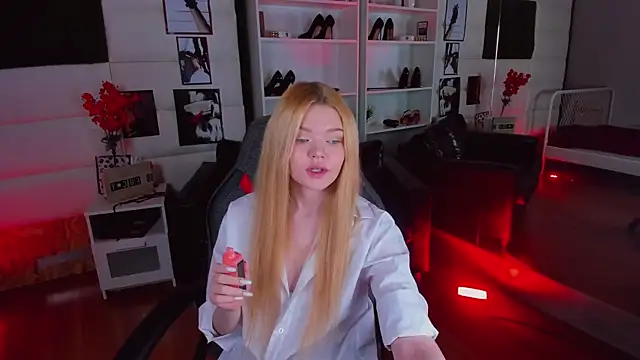 AdeleCartier online show from 02.13.25