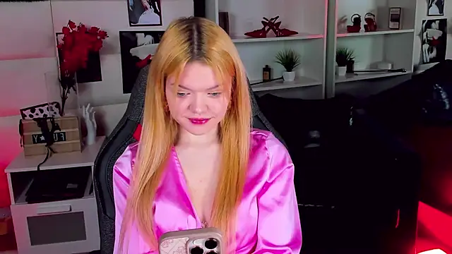 AdeleCartier online show from 02.28.25