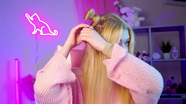 AdeleCartier online show from 03.19.25