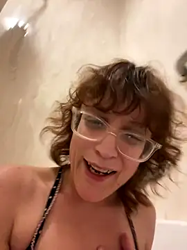 Snapshot of grassXass420 chatting on 10.09.25 grassXass420 online show from 10.09.25