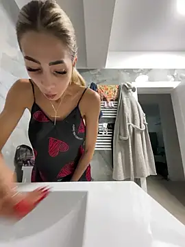 Snapshot of BonyBon29 chatting on 12.22.25 BonyBon29 online show from 12.22.25