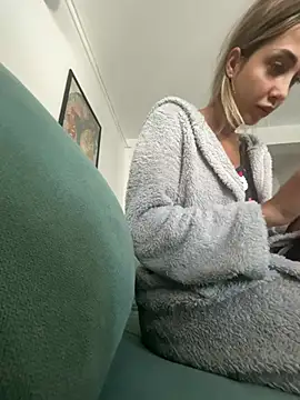 Snapshot of BonyBon29 chatting on 04.08.26 BonyBon29 online show from 04.08.26