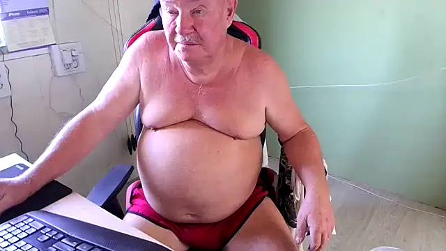 Snapshot of barenfan chatting on 02.07.25 barenfan online show from 02.07.25