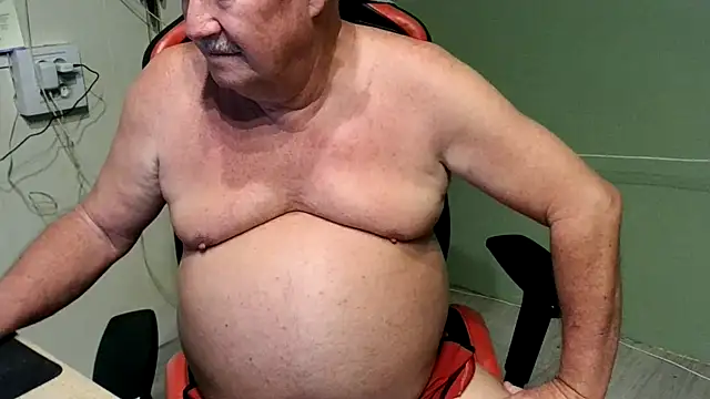 Snapshot of barenfan chatting on 02.10.25 barenfan online show from 02.10.25