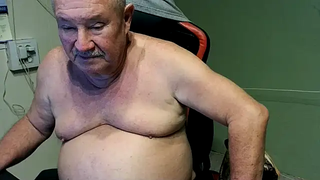 Snapshot of barenfan chatting on 02.11.25 barenfan online show from 02.11.25