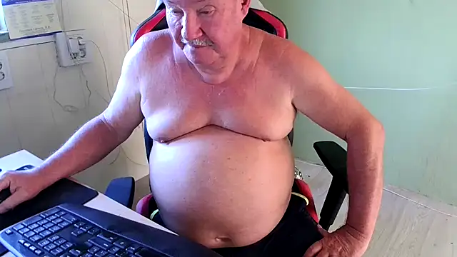 Snapshot of barenfan chatting on 02.16.25 barenfan online show from 02.16.25