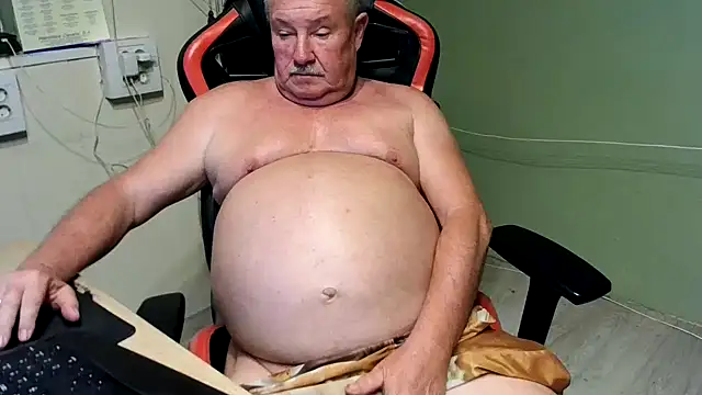 Snapshot of barenfan chatting on 02.20.25 barenfan online show from 02.20.25