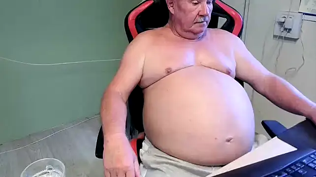 Snapshot of barenfan chatting on 03.01.25 barenfan online show from 03.01.25