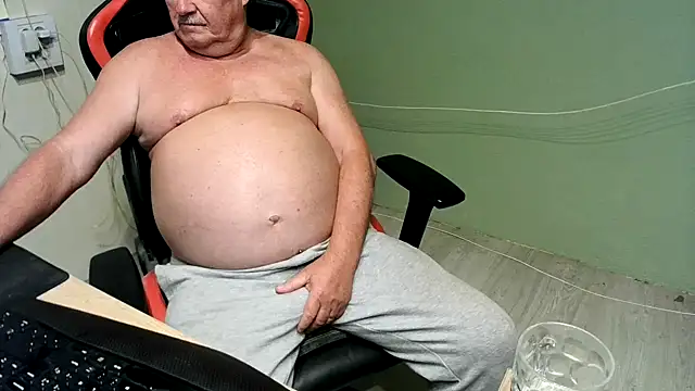 Snapshot of barenfan chatting on 03.04.25 barenfan online show from 03.04.25