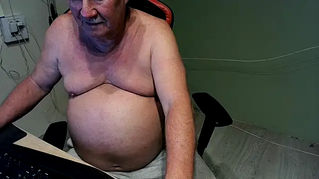 Snapshot of barenfan chatting on 03.07.25 barenfan online show from 03.07.25