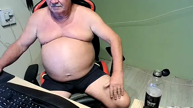 Snapshot of barenfan chatting on 03.10.25 barenfan online show from 03.10.25