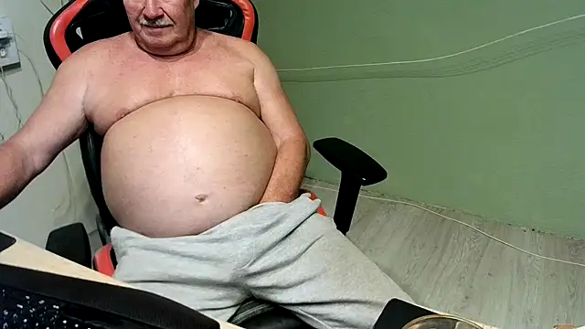 Snapshot of barenfan chatting on 03.13.25 barenfan online show from 03.13.25