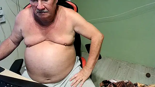 Snapshot of barenfan chatting on 03.19.25 barenfan online show from 03.19.25