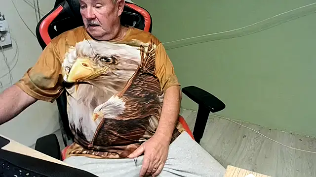 Snapshot of barenfan chatting on 03.20.25 barenfan online show from 03.20.25