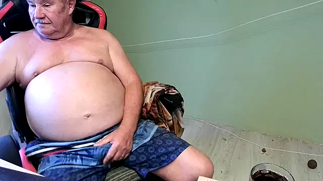 Snapshot of barenfan chatting on 03.22.25 barenfan online show from 03.22.25