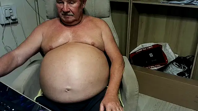 Snapshot of barenfan chatting on 09.22.25 barenfan online show from 09.22.25