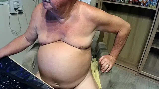 Snapshot of barenfan chatting on 10.28.25 barenfan online show from 10.28.25