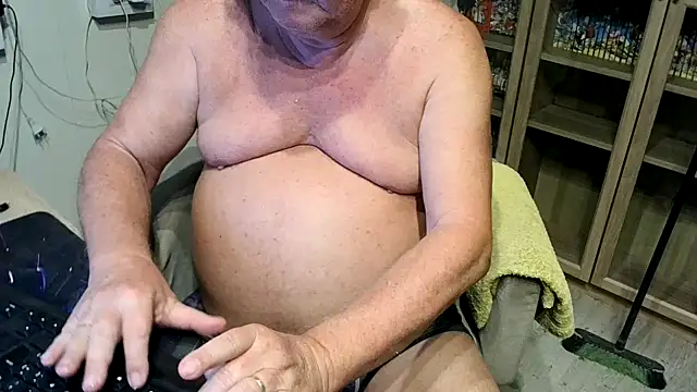 Snapshot of barenfan chatting on 11.21.25 barenfan online show from 11.21.25