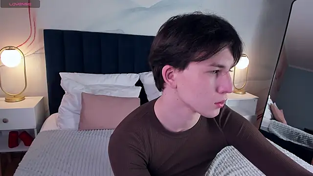 Snapshot of AdrianoAubert chatting on 03.10.25 AdrianoAubert online show from 03.10.25