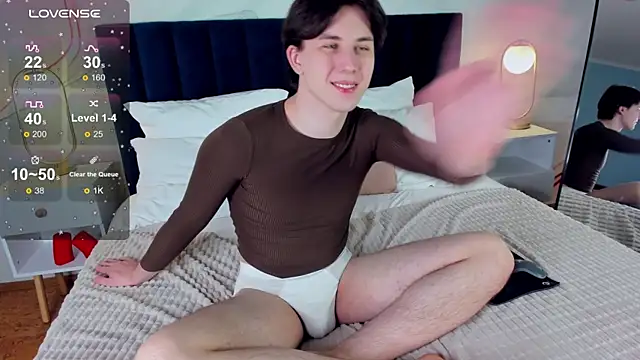 Snapshot of AdrianoAubert chatting on 03.23.25 AdrianoAubert online show from 03.23.25