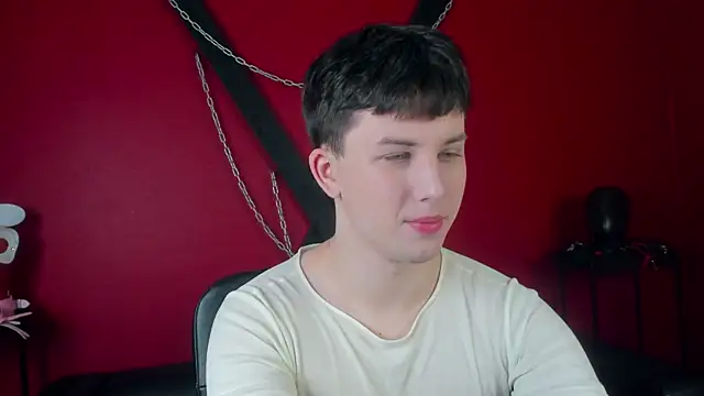 Snapshot of AdrianoAubert chatting on 09.13.25 AdrianoAubert online show from 09.13.25