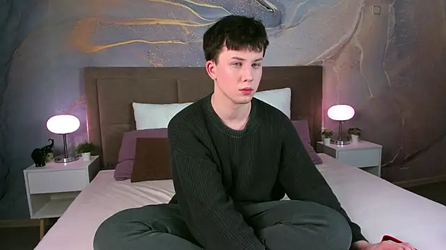 Snapshot of AdrianoAubert chatting on 09.26.25 AdrianoAubert online show from 09.26.25