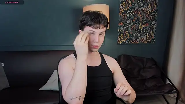 Snapshot of AdrianoAubert chatting on 10.02.25 AdrianoAubert online show from 10.02.25