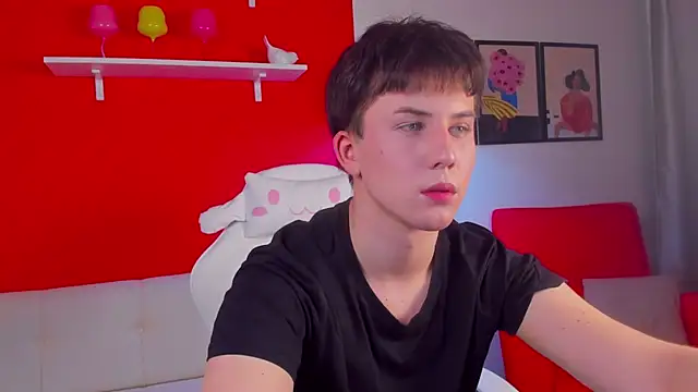 Snapshot of AdrianoAubert chatting on 10.09.25 AdrianoAubert online show from 10.09.25