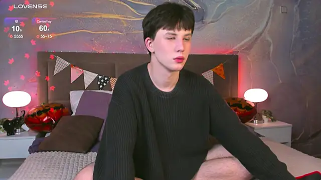 Snapshot of AdrianoAubert chatting on 10.24.25 AdrianoAubert online show from 10.24.25