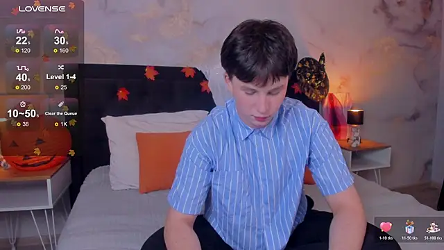 Snapshot of AdrianoAubert chatting on 10.25.25 AdrianoAubert online show from 10.25.25