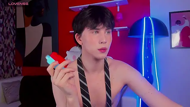 Snapshot of AdrianoAubert chatting on 12.04.25 AdrianoAubert online show from 12.04.25