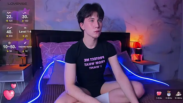 Snapshot of AdrianoAubert chatting on 12.05.25 AdrianoAubert online show from 12.05.25