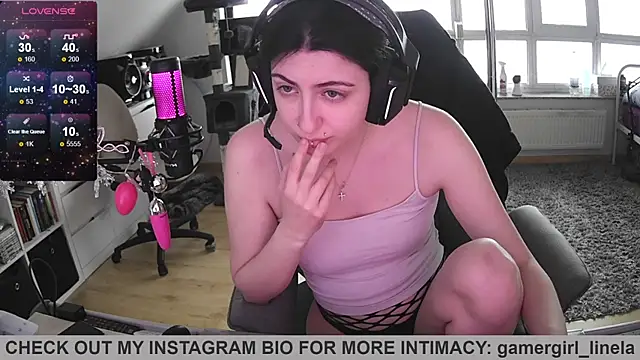Snapshot of Gamergirl-Linela chatting on 05.15.26 Gamergirl-Linela online show from 05.15.26