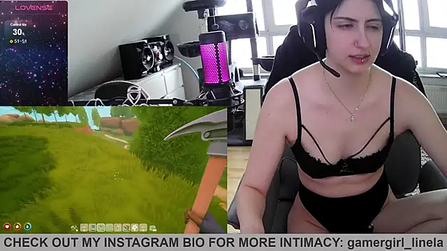 Snapshot of Gamergirl-Linela chatting on 06.12.26 Gamergirl-Linela online show from 06.12.26