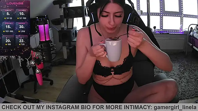 Snapshot of Gamergirl-Linela chatting on 07.23.26 Gamergirl-Linela online show from 07.23.26