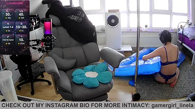 Snapshot of Gamergirl-Linela chatting on 07.30.26 Gamergirl-Linela online show from 07.30.26