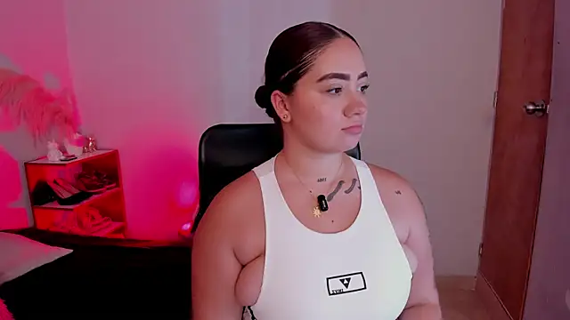 Snapshot of Morgan_Wright chatting on 02.11.26 Morgan Wright online show from 02.11.26