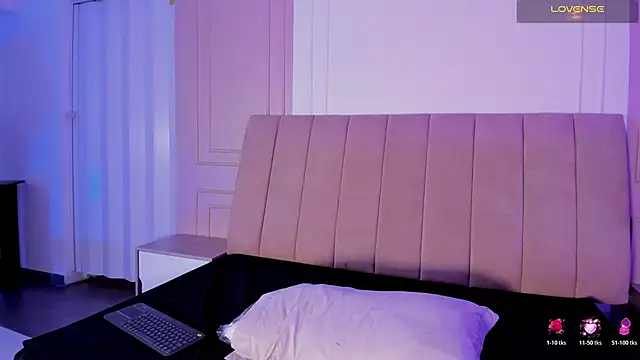 Snapshot of Morgan_Wright chatting on 03.11.26 Morgan Wright online show from 03.11.26