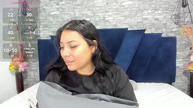 Sophia Brunett online show from 12.02.25