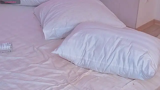 Nicole Hampton online show from 02.20.25