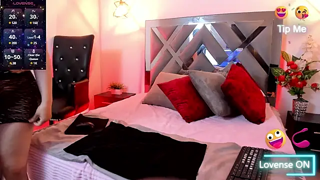 Saori Sann  online show from 02.28.25