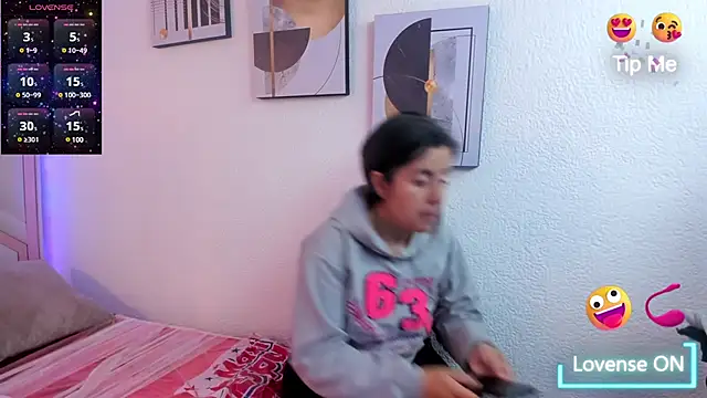 Saori Sann  online show from 03.05.25