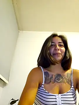 Snapshot of MaiPandora chatting on 02.10.25 MaiPandora online show from 02.10.25