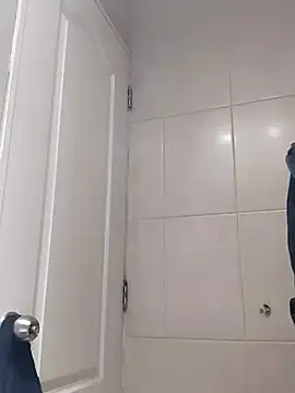 Snapshot of MaiPandora chatting on 10.20.25 MaiPandora online show from 10.20.25