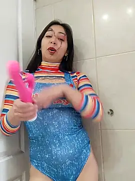 Snapshot of MaiPandora chatting on 10.31.25 MaiPandora online show from 10.31.25