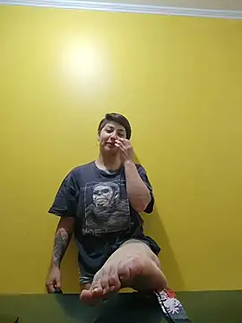 Snapshot of MaiPandora chatting on 11.19.25 MaiPandora online show from 11.19.25